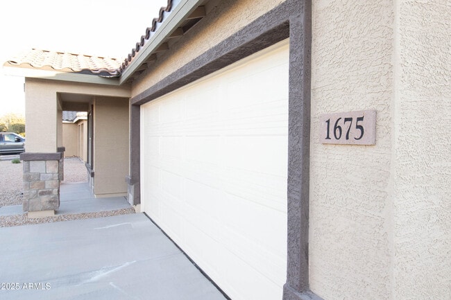 Building Photo - 1675 E Judi St