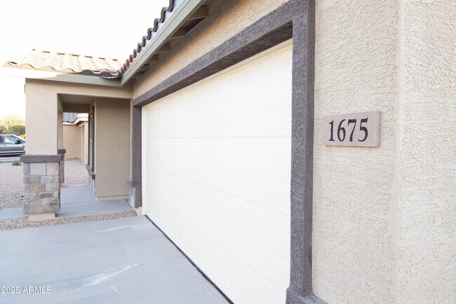 Foto del edificio - 1675 E Judi St