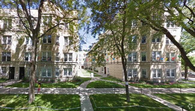 Building Photo - 1800 W Farwell Ave