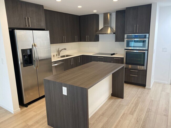 Foto del edificio - 2 Bed / 2 Bath | Midtown Condo Available Now