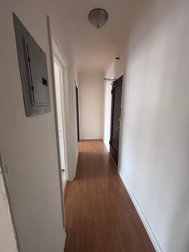 Foto del edificio - 449 S Cloverdale Ave
