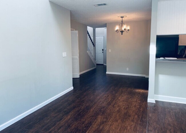 Building Photo - 327 Yorkshire Cir