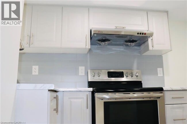 Building Photo - 386 Grovehill Cres