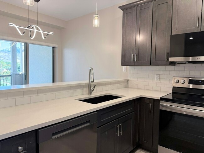 Building Photo - 67 S Main St