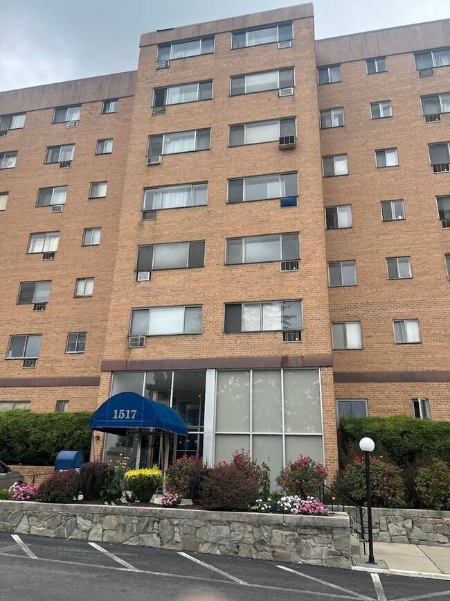 Building Photo - 1517 Hill Rd