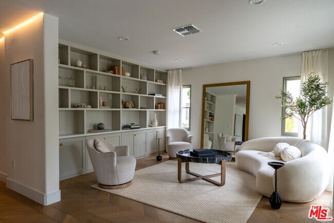 Foto del edificio - 233 Larchmont Blvd