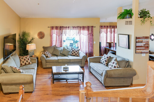 Foto del edificio - 8320 Chestnut Ct