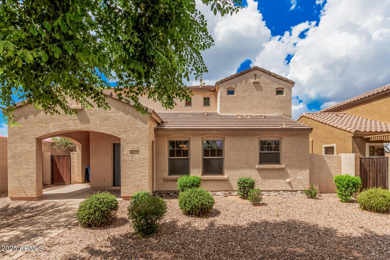 Foto principal - 3155 E Harrison St