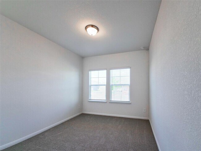 Building Photo - 136 Holmby Dr