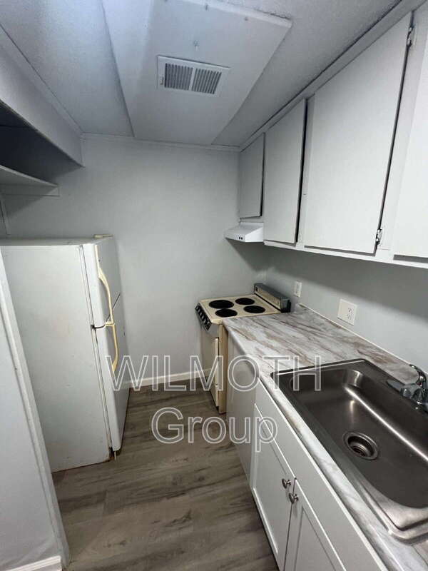 Building Photo - 2000 Indianapolis Rd