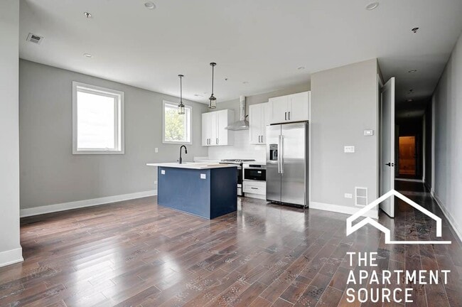 Building Photo - 2217 N Clybourn Ave