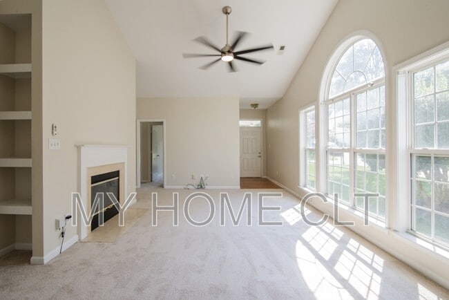 Building Photo - 15012 Rothesay Dr
