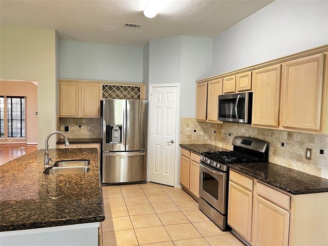 Foto del edificio - 130 Skycrest Dr