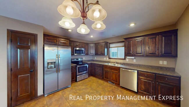 Foto del edificio - Modern 4 Bedroom 2 Bathroom Twin-Home in Tea