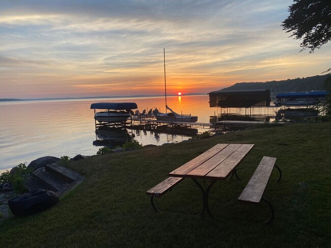 Foto del edificio - Lake Mendota Dream Home in Desirable Sprin...