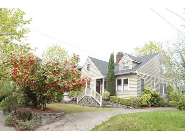 Building Photo - 2231 NE Weidler St