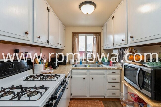 Foto del edificio - FENCED IN YARD!! 3 Bedroom, 2 Bath Home in Ames