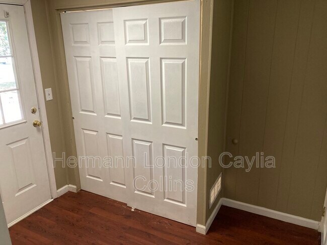 Building Photo - 7 St Laurence Dr