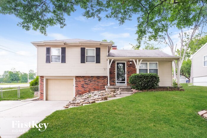 Primary Photo - 5000 NE 56th Pl