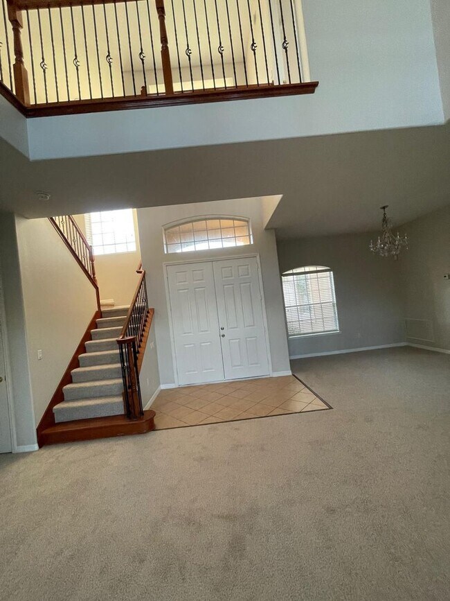 Foto del edificio - BRISTOL ESTATES 4 BEDRROM, 4 BATHROOMS, 3 CAR GARAGE HOUSE