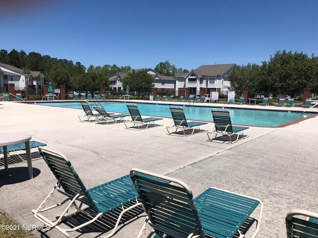 Foto del edificio - 4136 Breezewood Dr