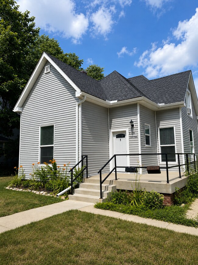 Building Photo - 210 N Central Ave