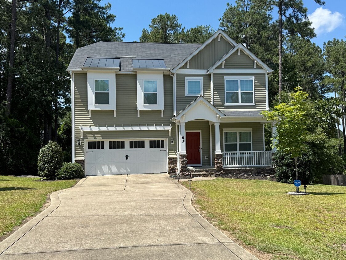 Foto principal - Gorgeous 3 Bed 2.5 Bath Plus Loft Home on ...