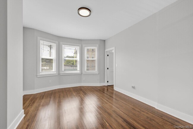 Foto del edificio - 348 Saw Mill River Rd