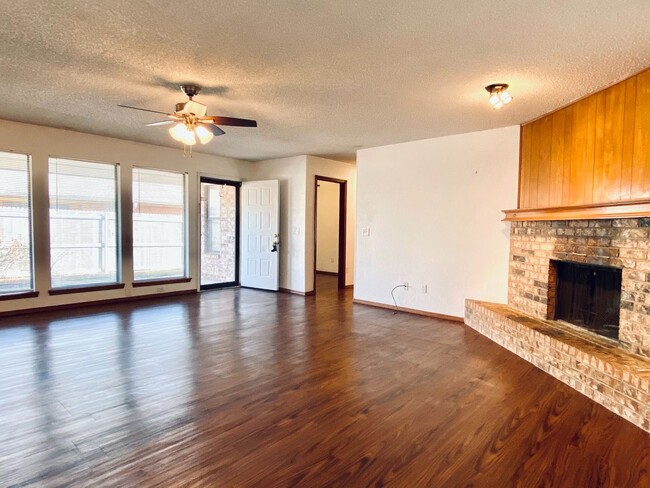 Foto del edificio - Nice 3 Bed 2 Bath in NW OKC