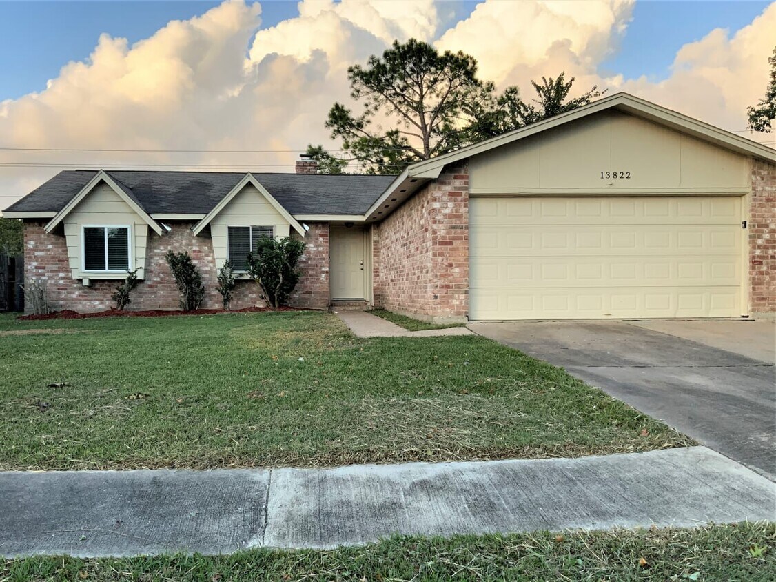 Foto principal - 13822 Towne Way Dr