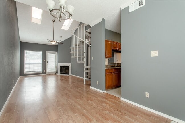 Foto del edificio - 7151 Gaston Ave