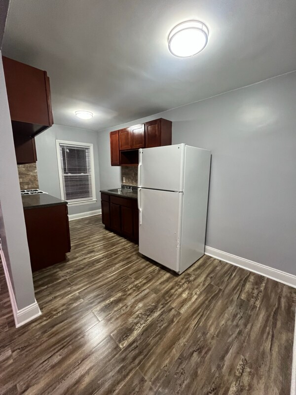 Building Photo - 194 Park Ave