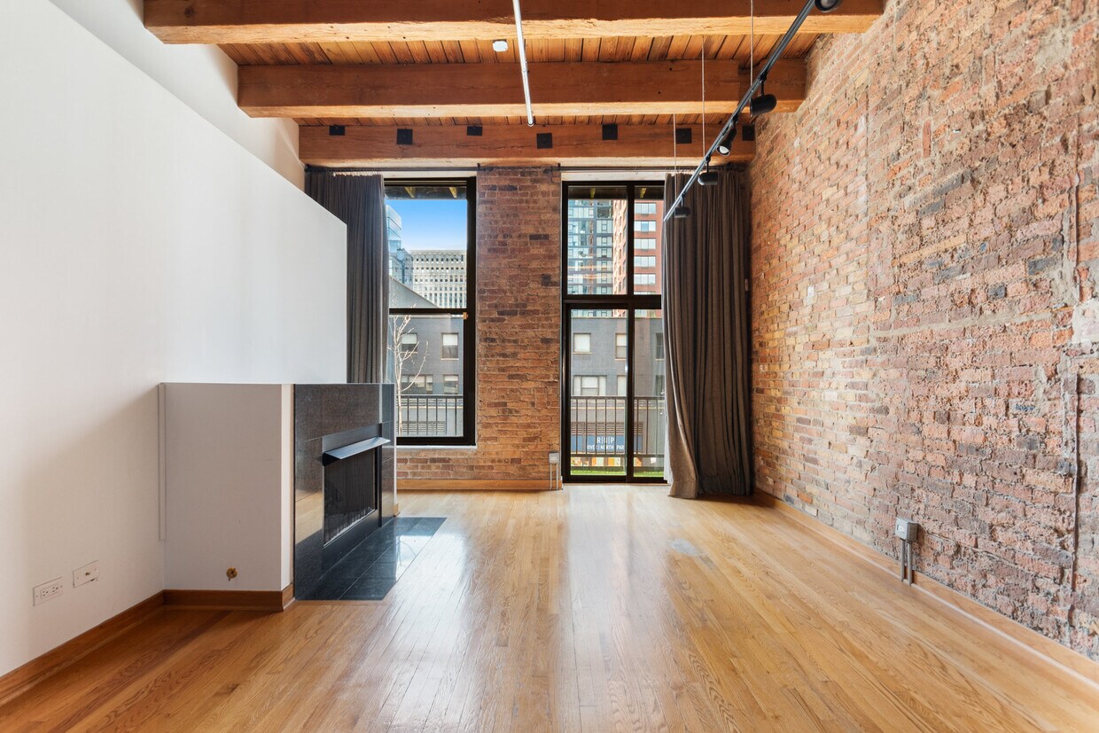 Foto principal - 300 W Grand Ave