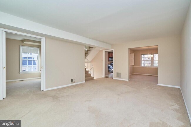 Building Photo - 8038 Sleepy View Ln