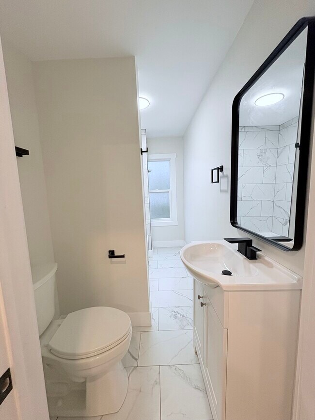 Building Photo - Charming 2 beds 1 baths in Columbus! Newly Renovated