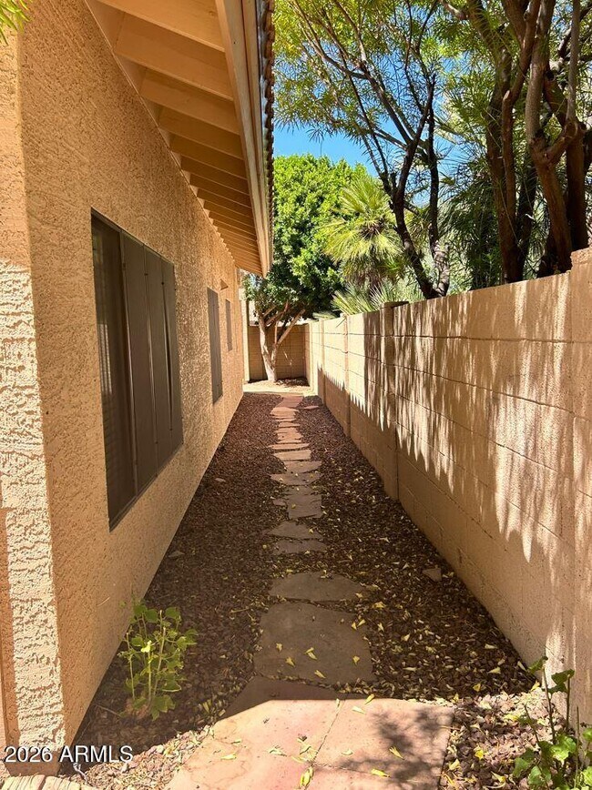 Foto del edificio - 2363 W Comstock Dr