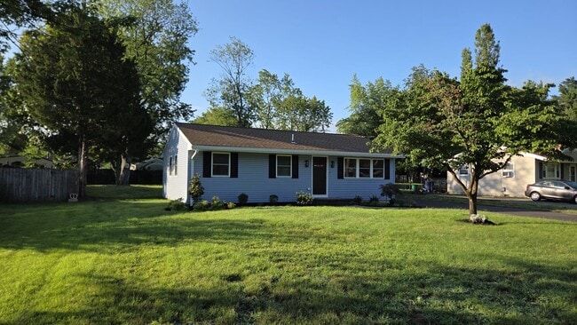 Building Photo - 413 Hickory Ln