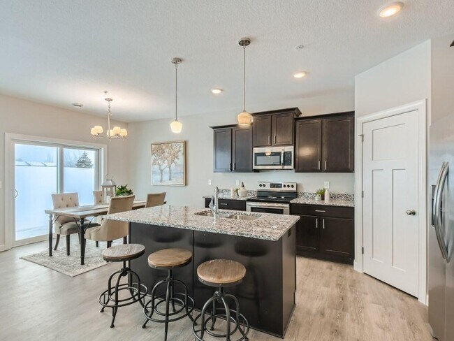 Foto del edificio - 2118 Cleveland Ln S