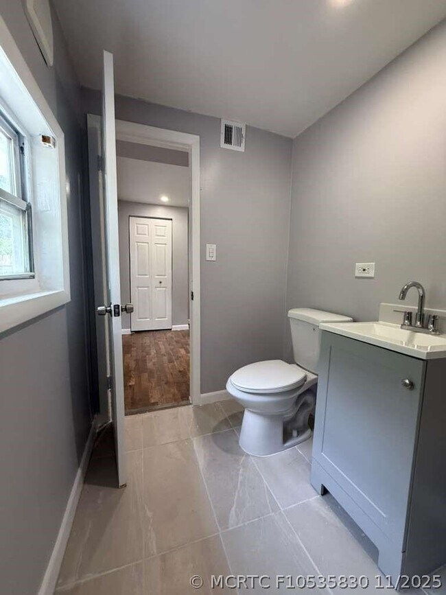 Foto del edificio - 4265 SW 62nd Ave