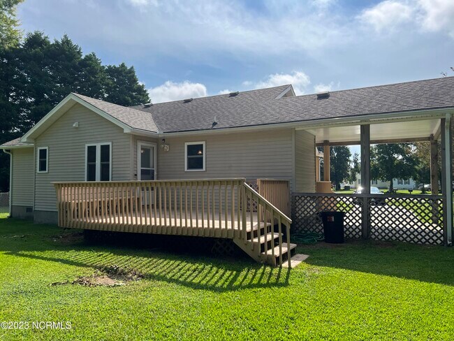 Building Photo - 114 Sunny Ln