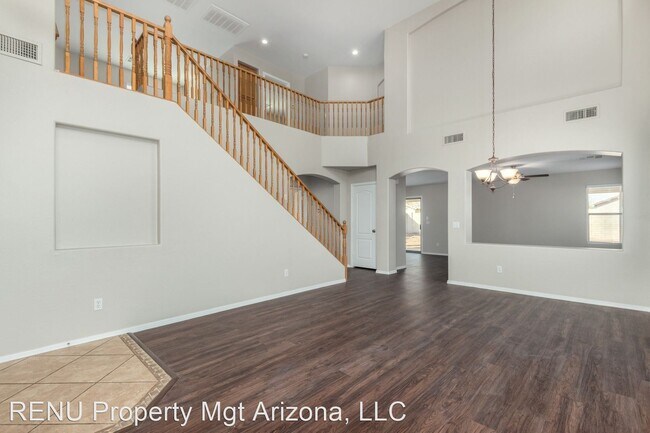 Building Photo - 4 br, 2.5 bath House - 3704 S 72nd Lane