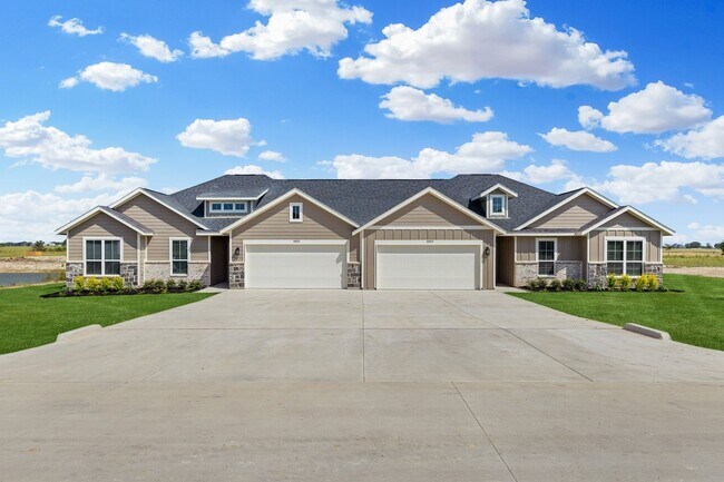 Foto del edificio - AVAILABLE NOW! NEW LUXURIOUS DUPLEX LOCATED ON 1-ACRE LOT IN MIDLOTHIAN, TX!