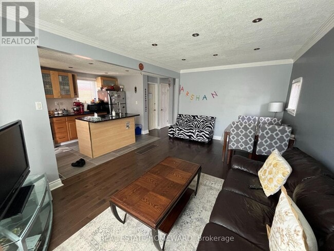 Building Photo - 137 Harewood Ave
