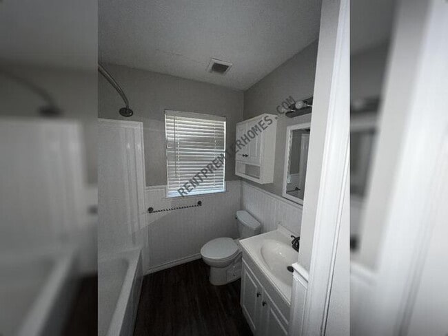 Foto del edificio - 404 Live Oak Dr