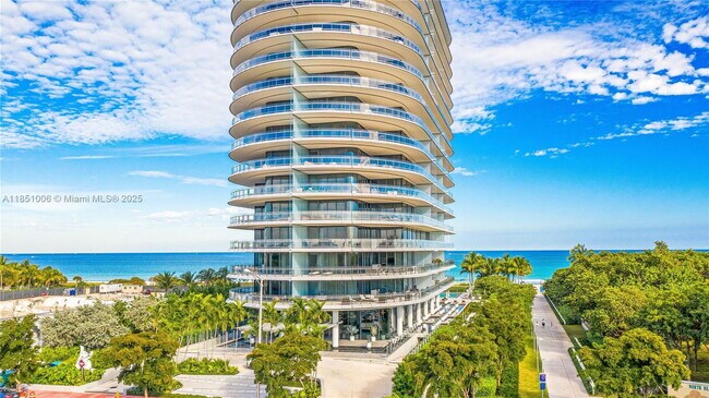 Foto del edificio - 8701 Collins Ave