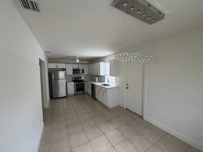 Foto del edificio - 713 SW 5th Ct