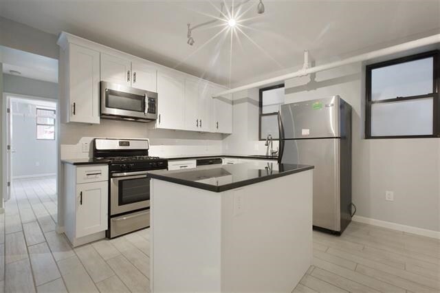 Foto principal - 118 Corbin Ave