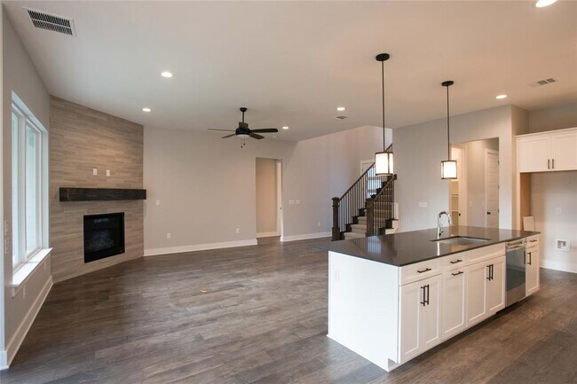 Building Photo - 3022 Sunridge Dr