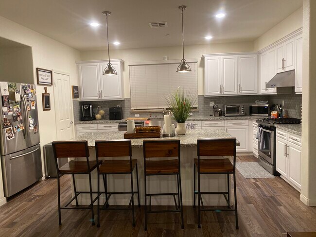Building Photo - 14414 Strawberry Ln