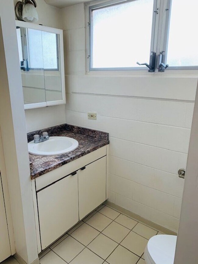 Foto del edificio - $1,200.00–Studio with Lanai, 1 Bath, kitch...